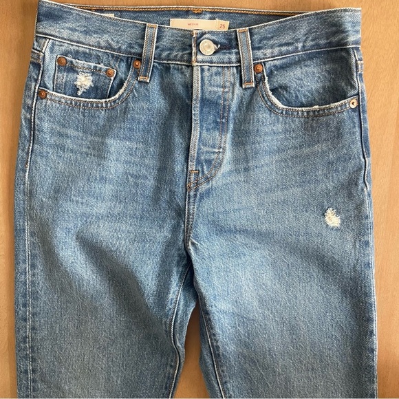 Women’s Levi’s Wedgie Blue Straight Leg Jeans - Picture 2 of 9